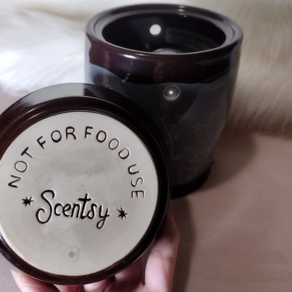 Scentsy Pembrook Wax Warmer - Picture 6 of 14
